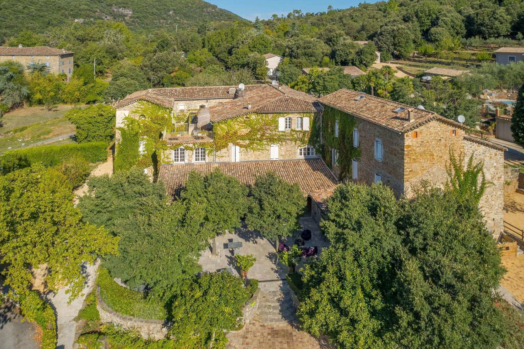 Hôtel Restaurant Le Pradinas Anduze Exterior foto